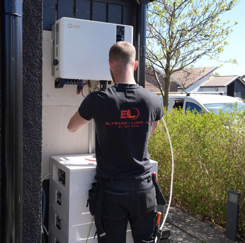 Installation-av-solis-och-dyness-system